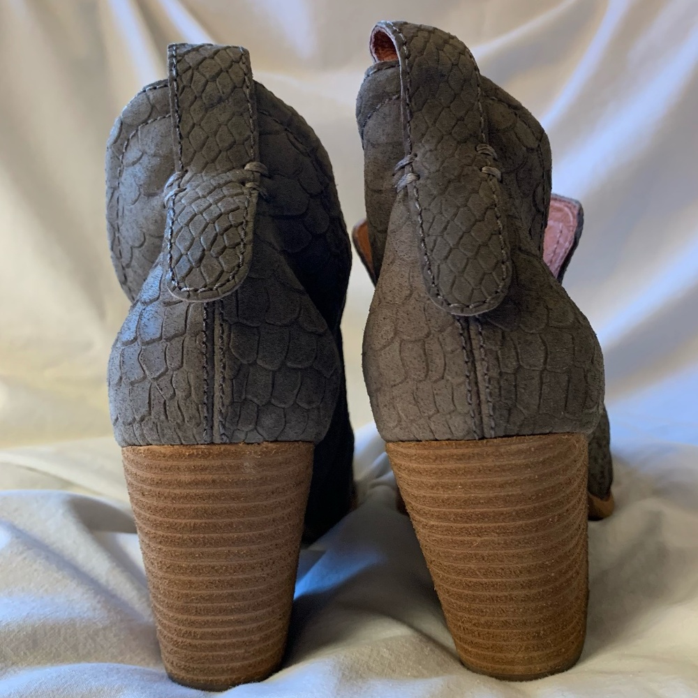 Jeffrey Campbell 'Rosalee' suede snake embossed ankle boots/booties - Picture 5 of 12